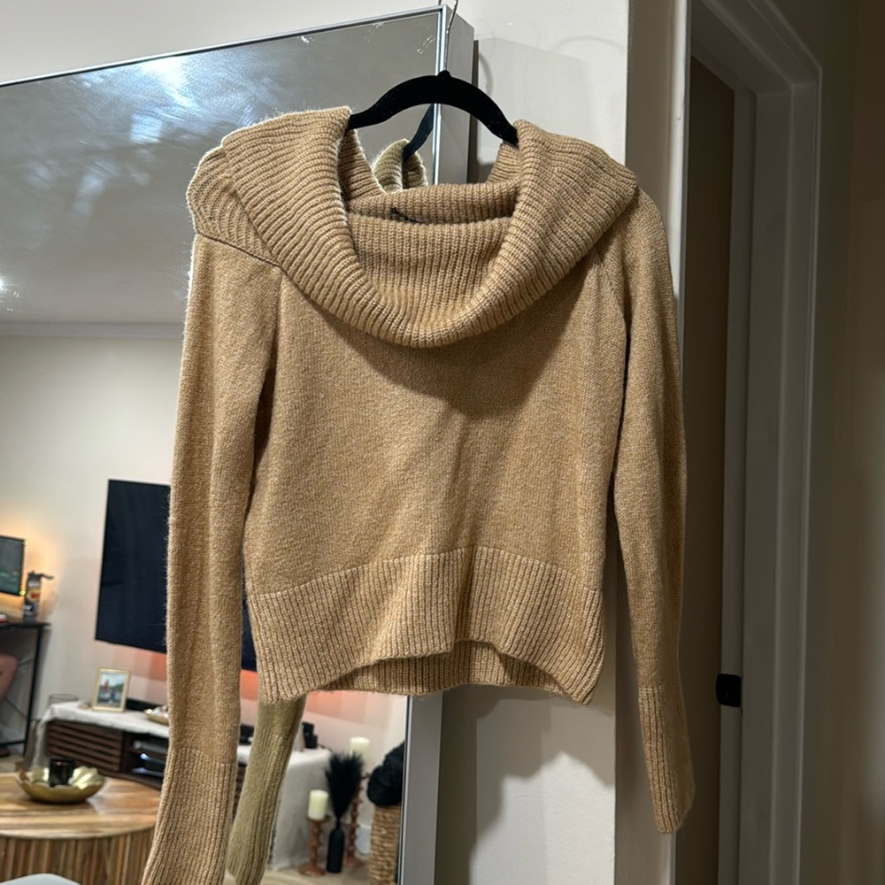 OFF THE SHOULDER CAMAL SWEATER